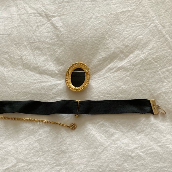 Vintage Black & Gold Rose Celebrity Jewelry - Picture 7 of 9